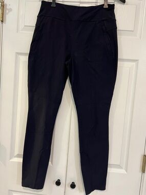 Athleta active pants leggings size 12. Navy blue. Zip pockets.